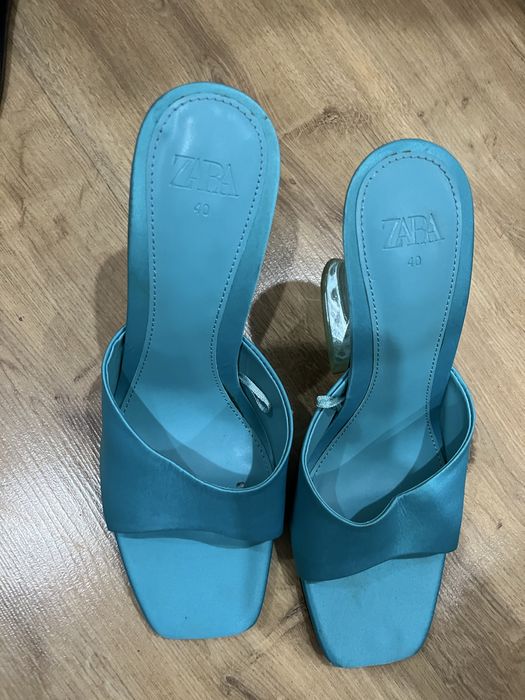 Босоножки женские