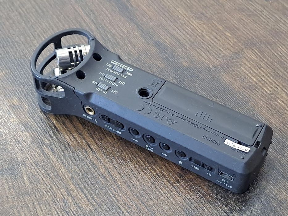 Продам Zoom H1 со спец шнурами