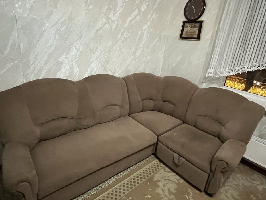 Угловой диван для гостинной