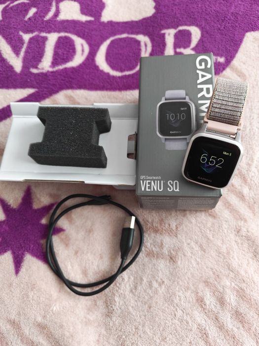 Vând smartwatch Garmin Venu SQ
