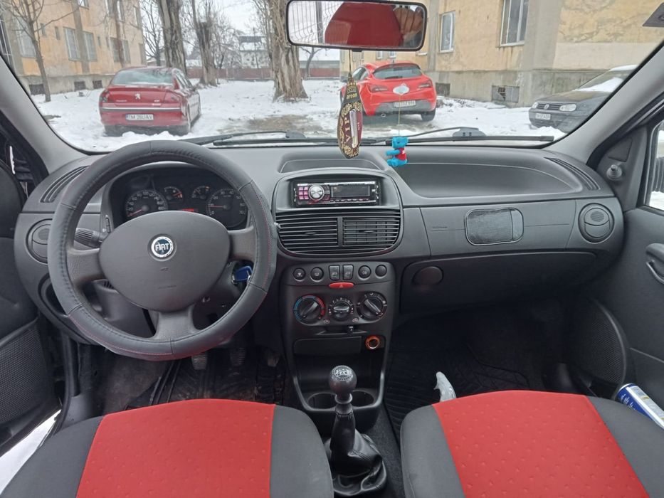 Vând Fiat punto.
