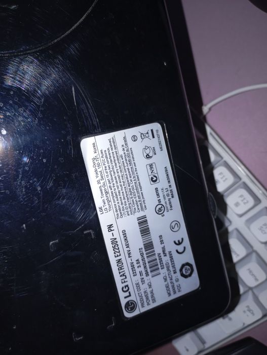 Монитор LG Flatron E2250V 22″ Full HD / без кабеля / не проверен