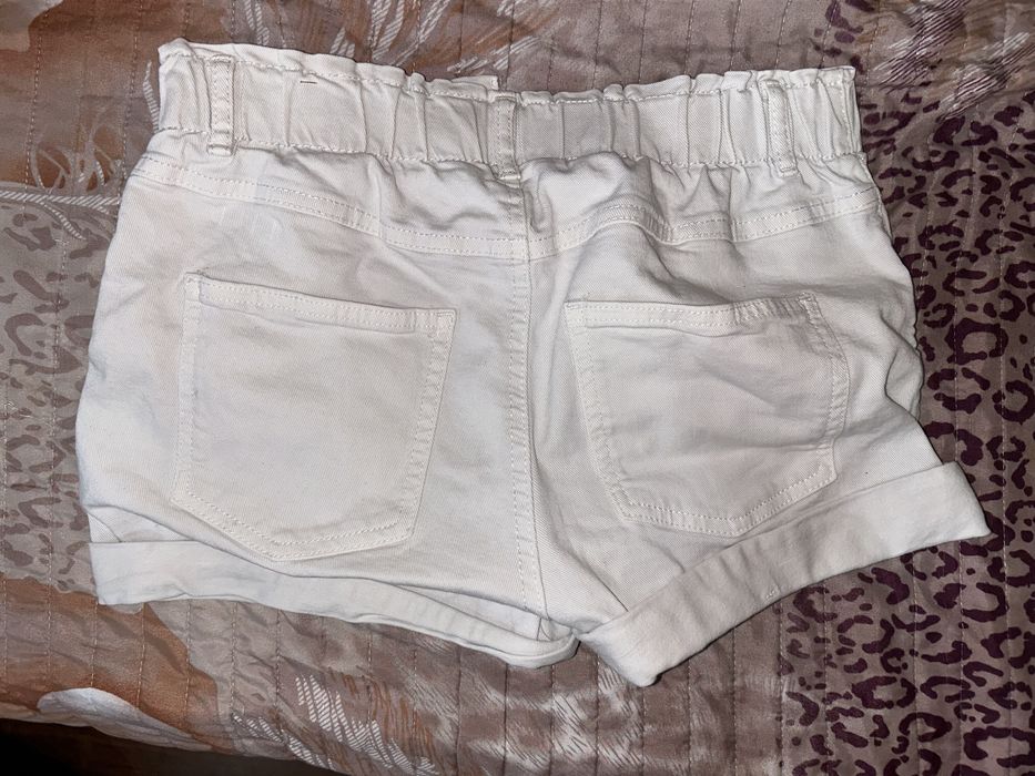 Къси бели панталони