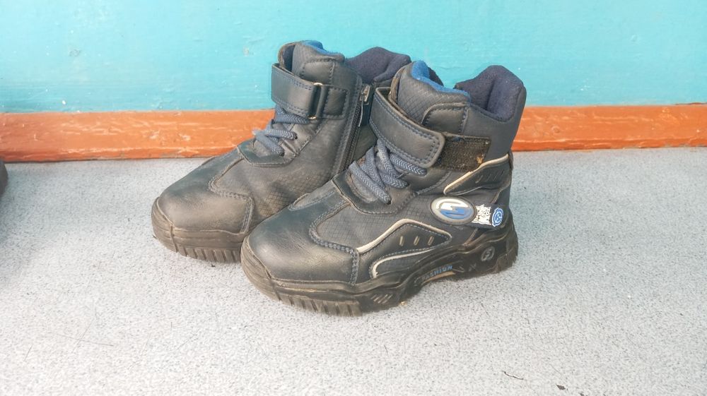 Мальчику обувь разного размера