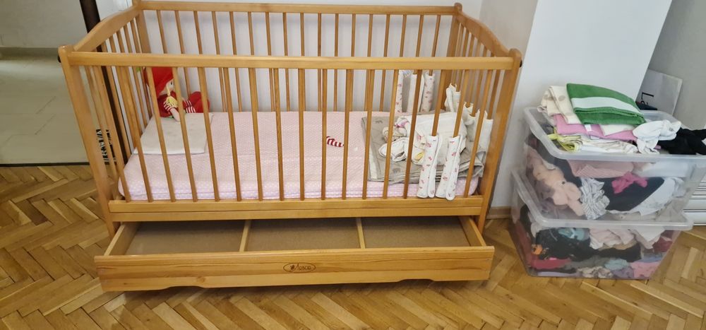 Детско креватче на колелца