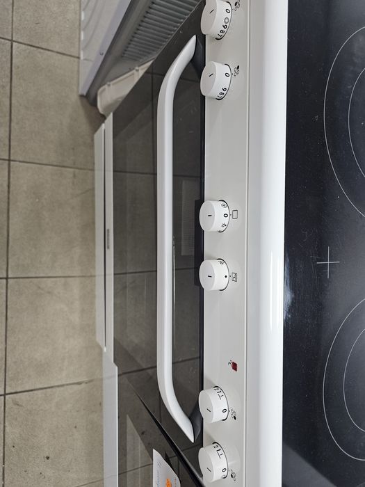 Печка с керамичени котлони Voss Electrolux