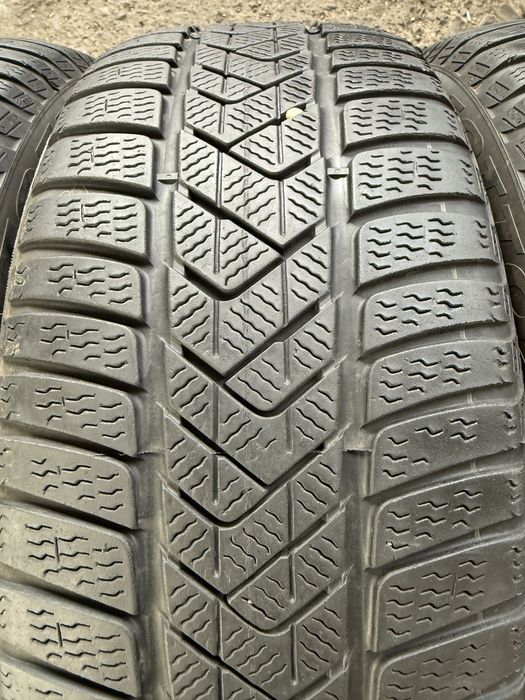4x Anvelope iarna 245/45 R18 - Pirelli  Sotto Zero 3 Winter