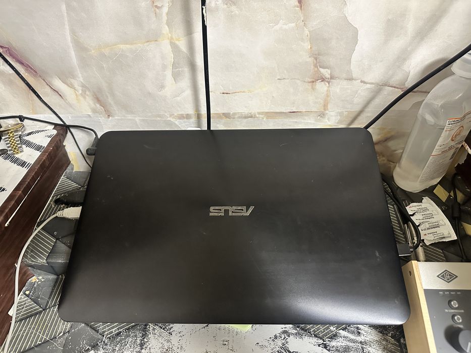 Vand leptop i5 8 gb ram stare perfecta