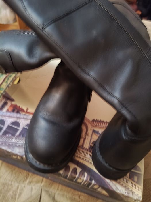 Продаю брендовые сапоги