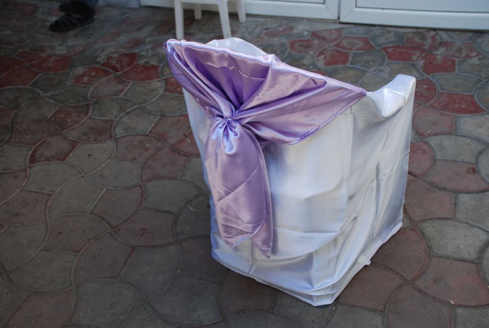 De Vanzare Mese Rotunde/Vand Pernute Scaune/Cort de Vanzare 8 sau 15 m