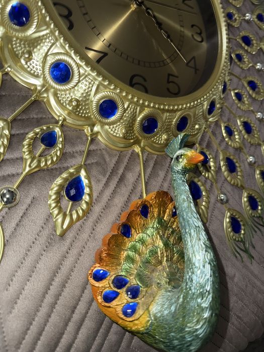 Продам часы-павлин