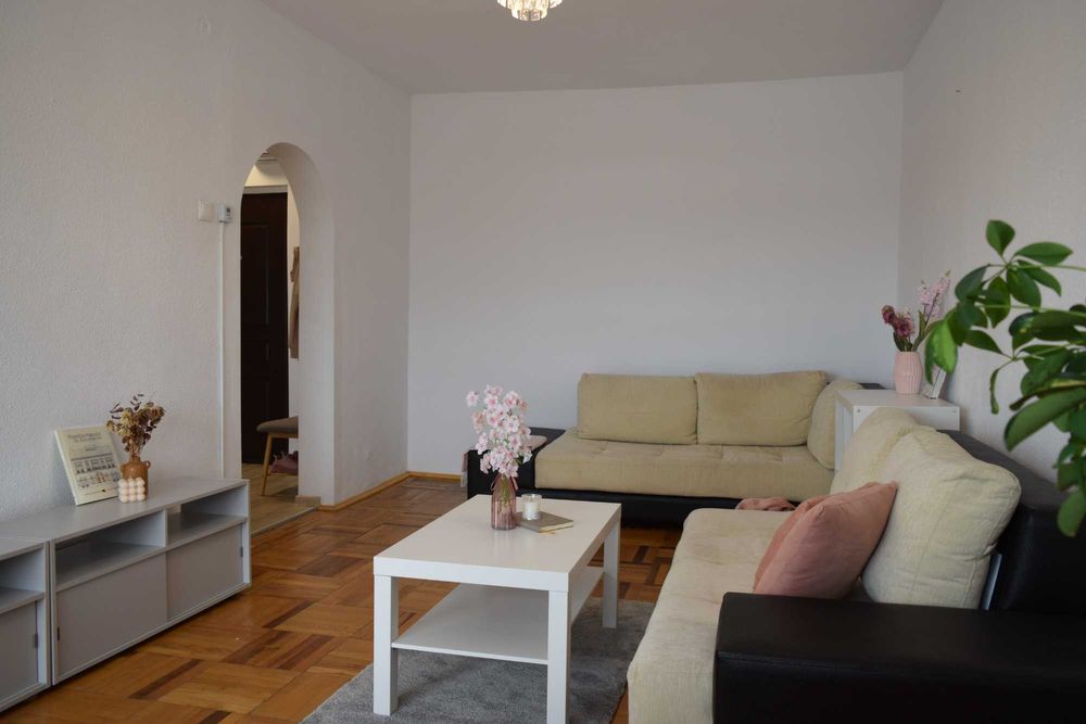 Apartament cu 3 camere de inchiriat
