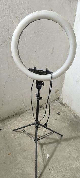 Кольцевая  LED-лампа со штативом