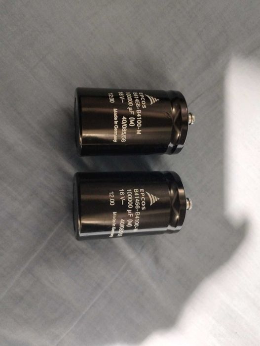 Condensatori  EPCOS  16 V - 100000 uF + colier