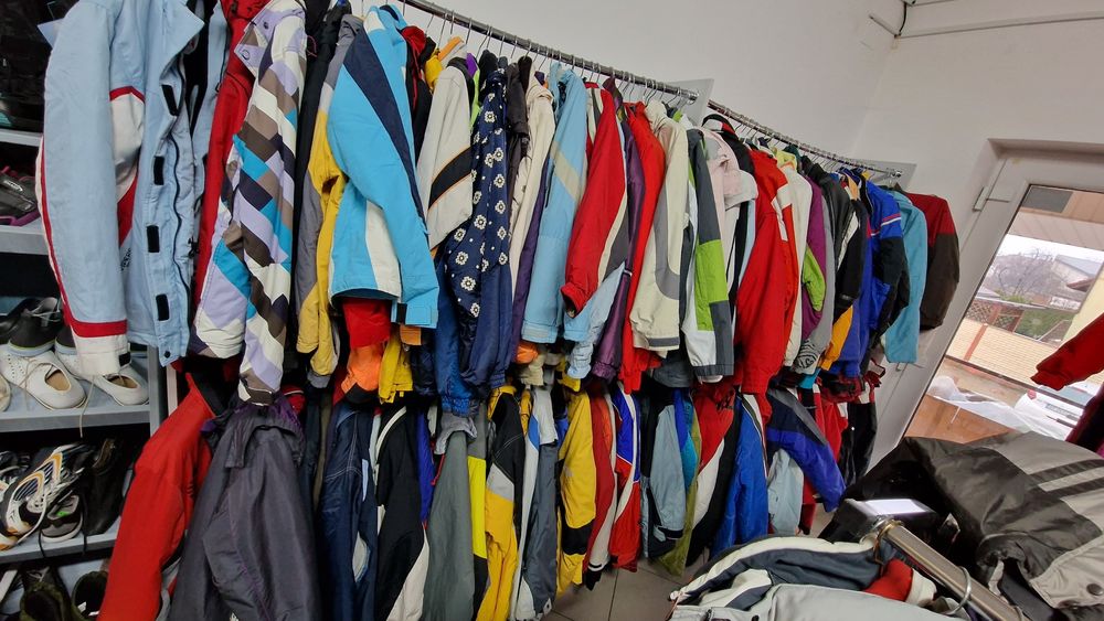 Geaca pantaloni ski de copii