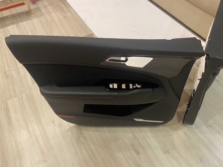 Kia Sportage 2024 година - кори за врати