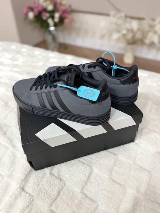 Adidas. Натуральная замша.