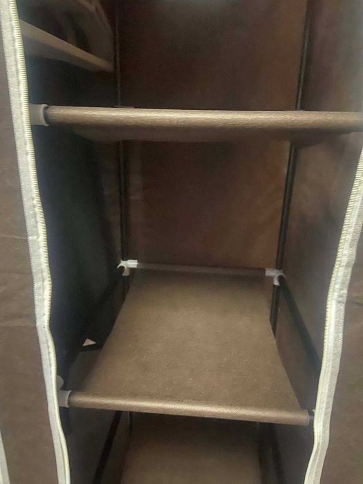 Продавам платнен гардероб