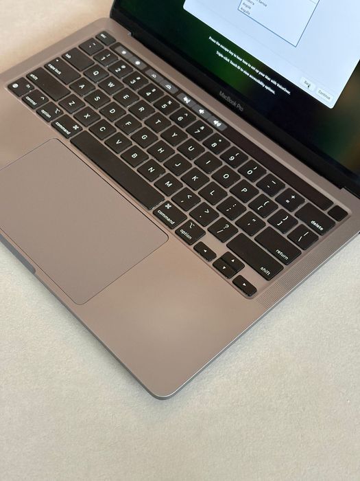 MacBook Pro 13” M1 2020, 16GB RAM, 512GB SSD, 85% baterie – 3700 lei