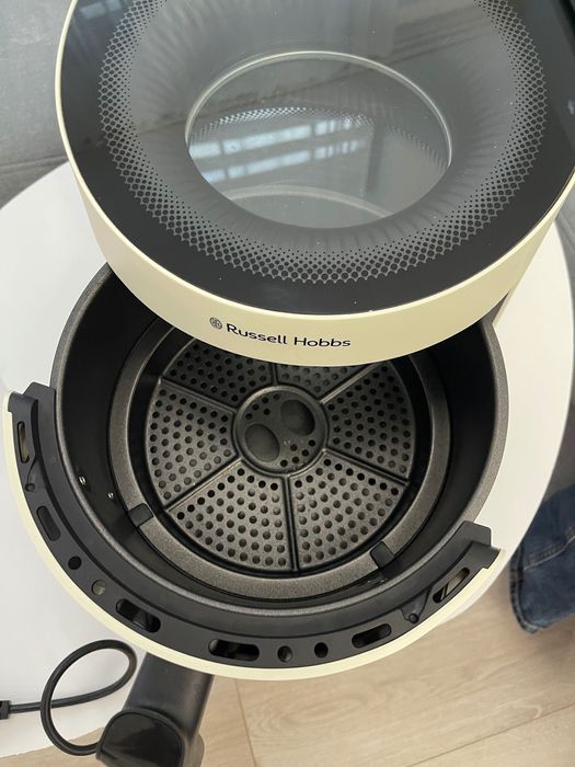 Air fryer Russel Hobbs нов