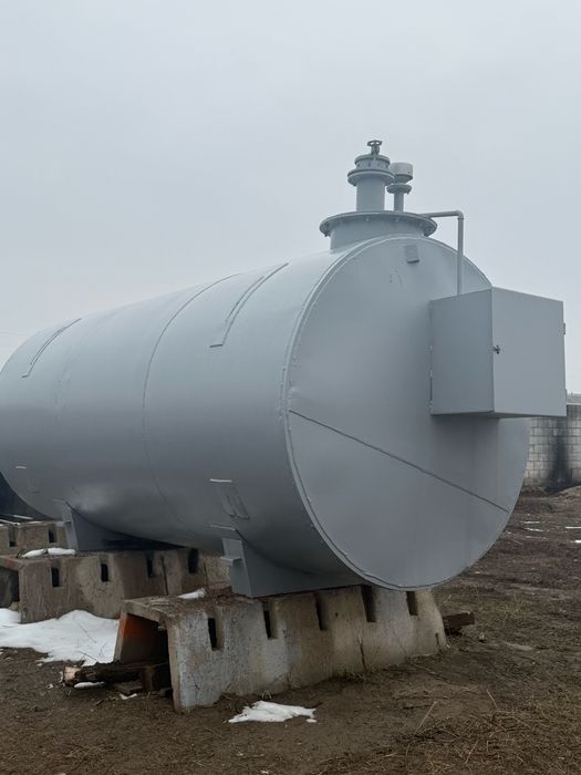 Емкость бочка цистерна резервуар 11 кубов с заправочной колонкой