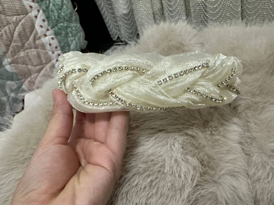 Ayollar abadoki ivory rangli