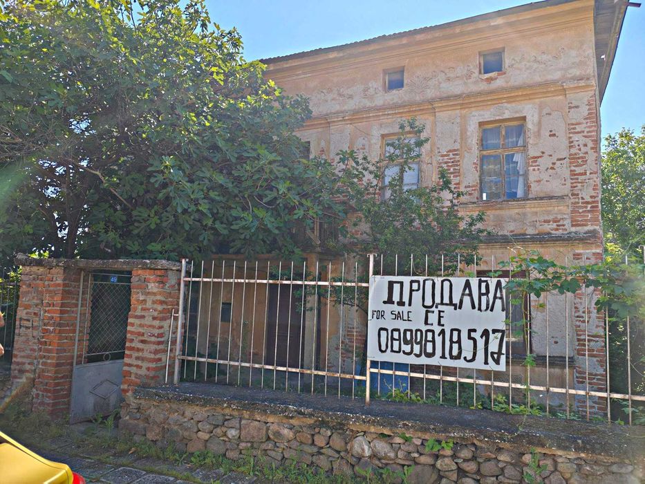 ПРОДАВАМ имот ДИРЕКТНО ОТ СОБСТВЕНИК в супер центъра на с. Тополово с лице към централната улица и площ от 877 кв.м
