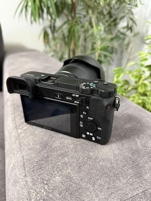 Vand sony a6500  plus obiectiv