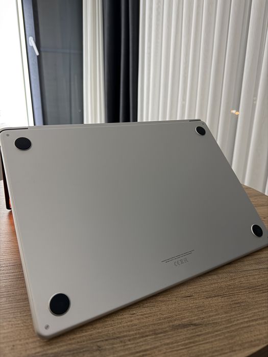 Macbook Air m3 15.3’ 256gb SSD 8gb RAM