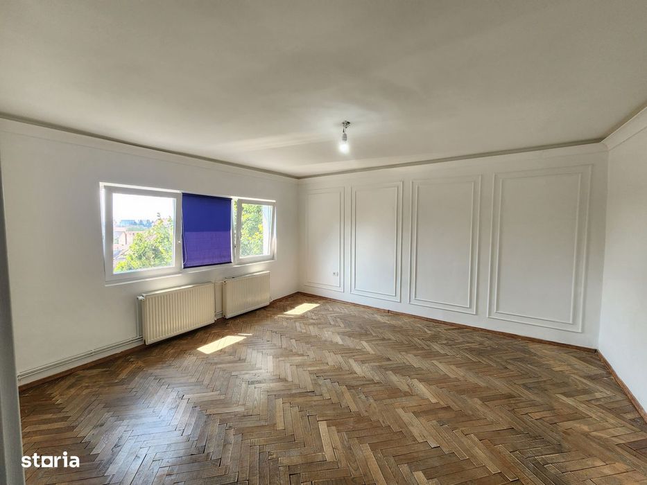 Vand apartament  2 camere decomandat zona Lunei 56mp