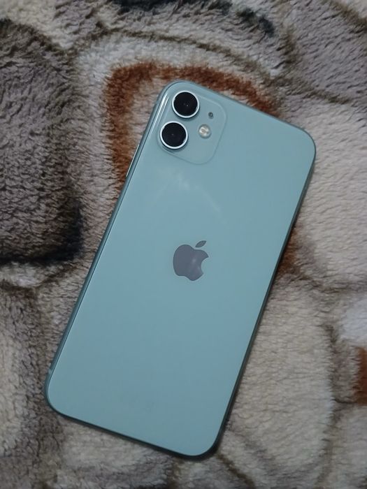 Vând Iphone 11 simplu impecabil