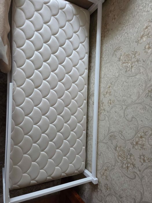 Детская кровать с ящиками.