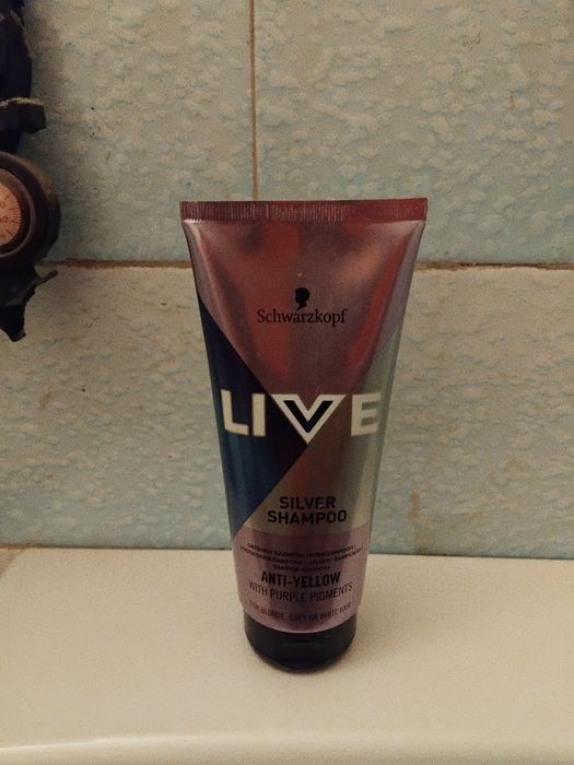 Sampon Schwartzkopf Live Silver pentru neutralizarea tonurilor de galb