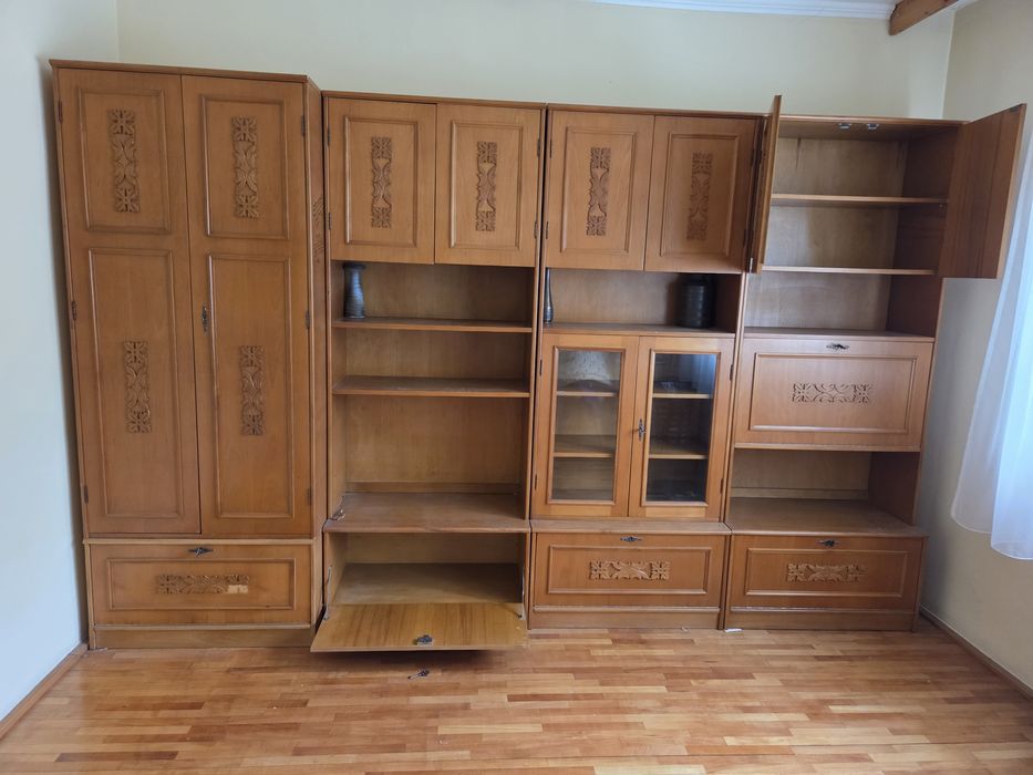 Bibliotecă vintage din lemn masiv, sculptată manual