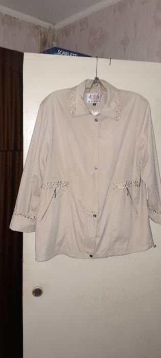 Продам женскую одежду.