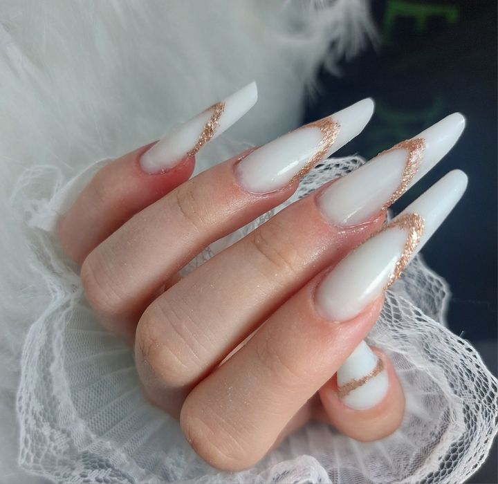 Unghii cu gel si oja semipermanenta și pedichiura estetica