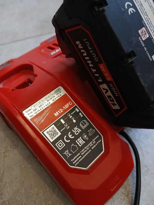 Pistol pentru cuie Milwaukee M18