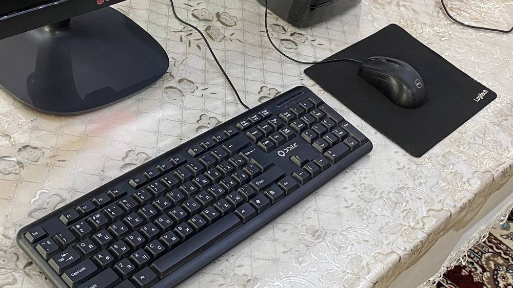 Komoyuter satiladi. Baxasi kelisimli. Windows 7