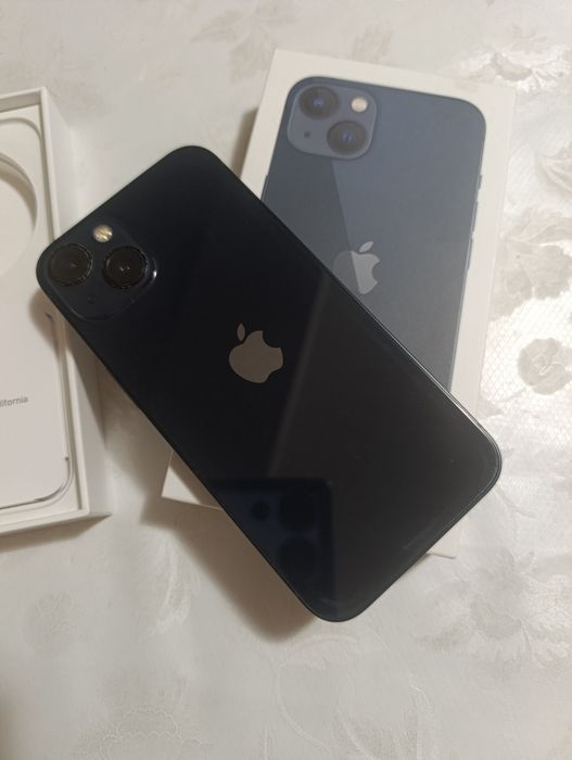 Телефон iPhone 13