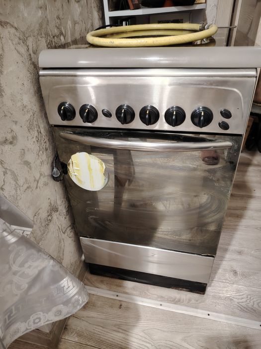 Продам газовую плиту и вытяжку