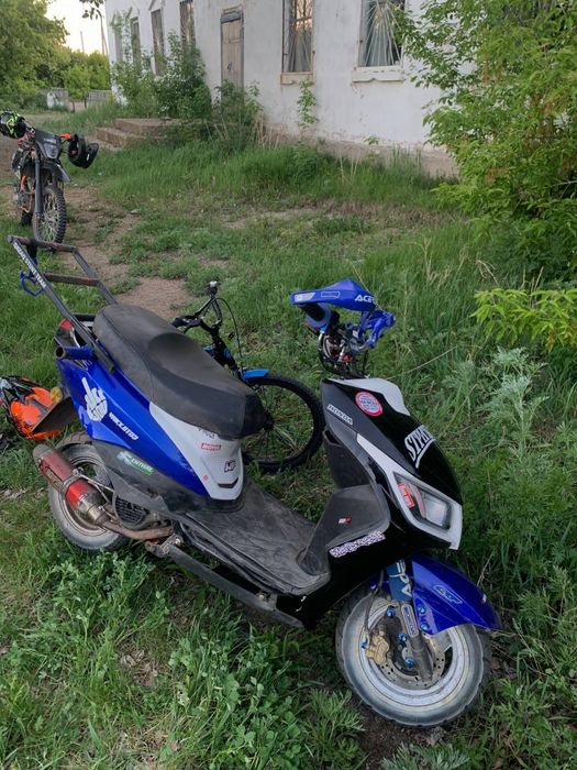 Продам скутер М8 150 кубов