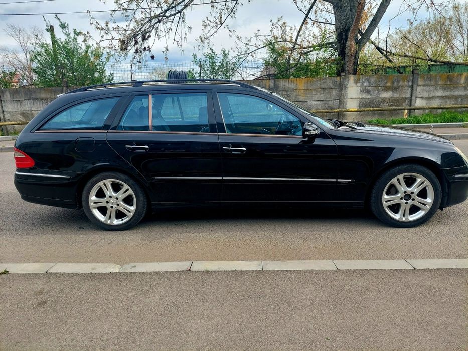 Vând Mercedes E320 impecabil