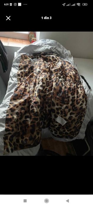 Geaca stil printesa firma americana  bufanta  marimea L 40