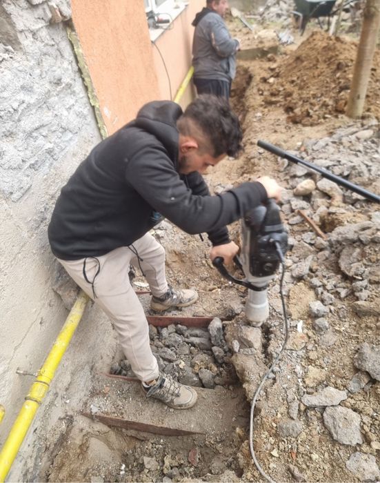 Demolari•CASE•Decopertari Gresie Faianta•Taiari beton•transport moloz