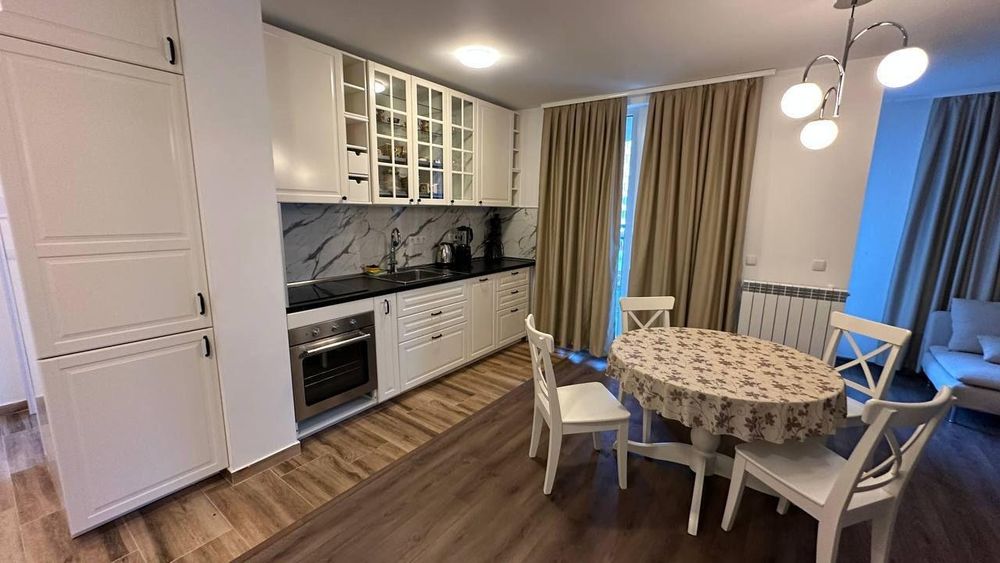 Дава се под наем Тристаен апартамент в София, Оборище - 95 кв.м за 896.58 € - Снимка #1