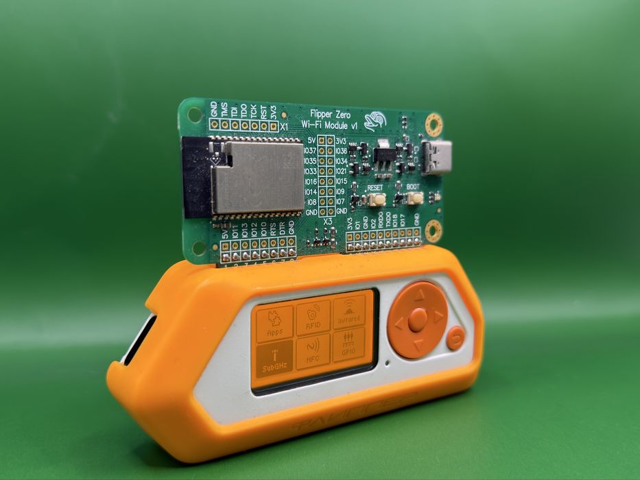 Flipper Zero Pachet Complet + Wi-Fi Dev Board v1 (Full Deblocat, Level 30)