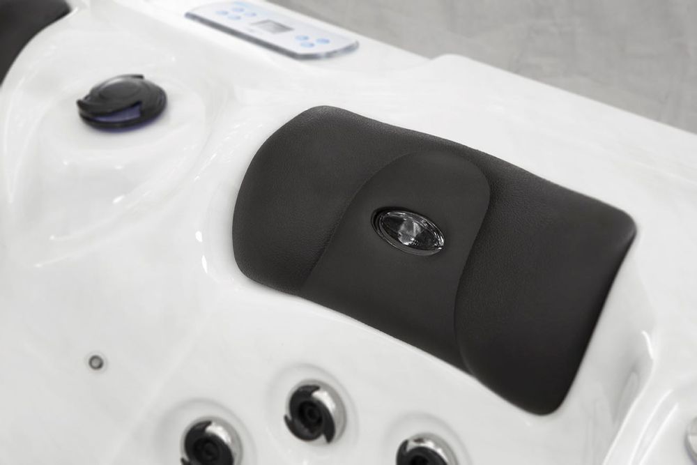 Чисто Ново Джакузи директно от завода производител с 2г гаранция