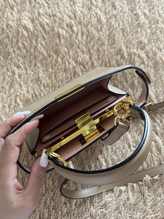 Продам женскую сумочку