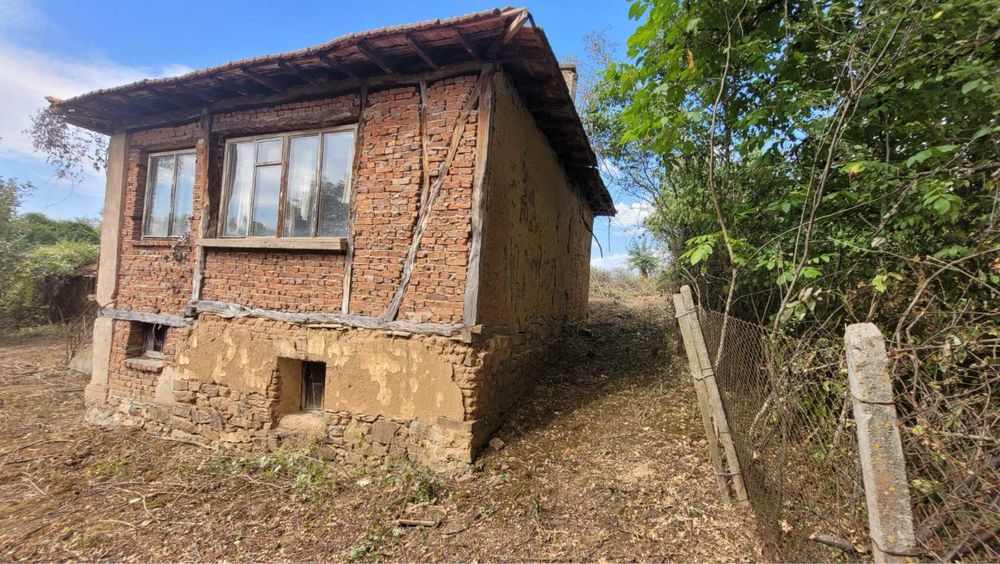 Имот / Къща / Вила в с. Егълница, обл. Перник