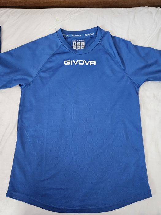 Спортен комплект +яке и тениска Givova